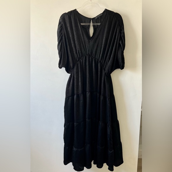 GIBSONLOOK‎ Shirred Satin Midi Dress - Picture 5 of 9